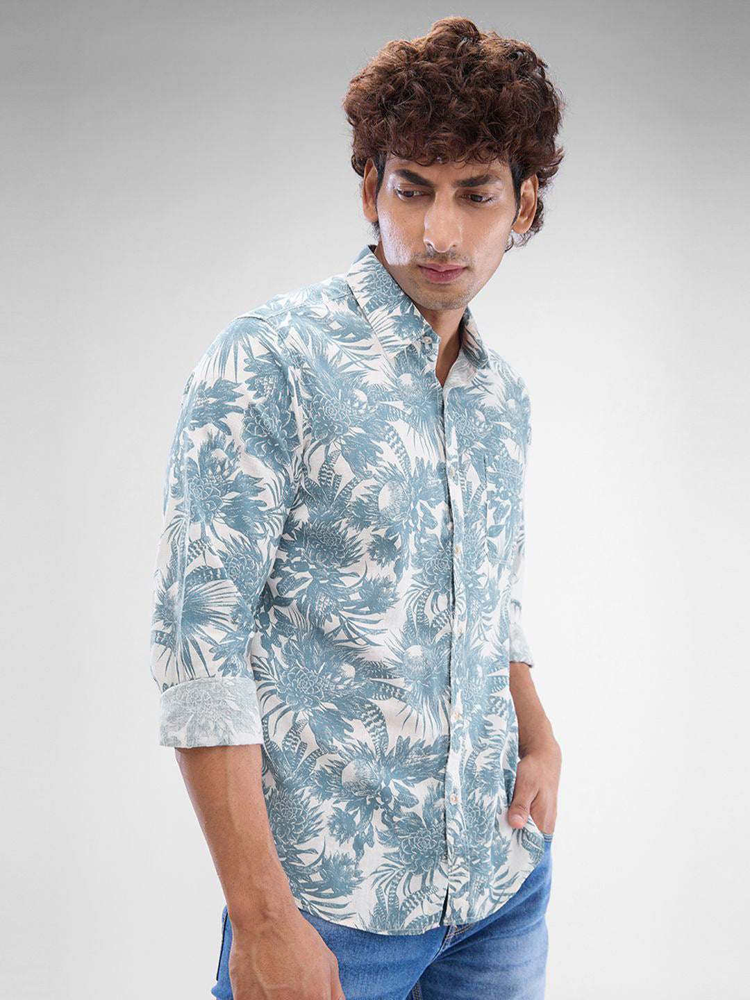SPYKAR Men Slim Fit Floral Printed Opaque Spread Collar Casual Shirt