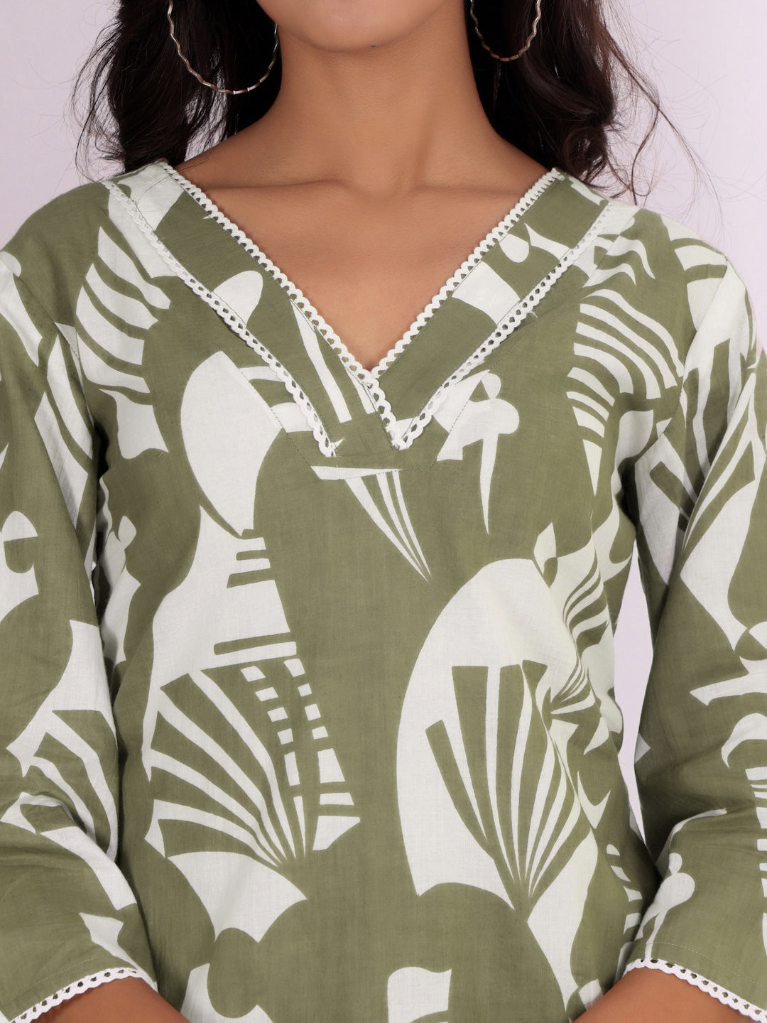 Varanga Floral Printed V-Neck Pure Cotton Straight Kurta dengan seluar