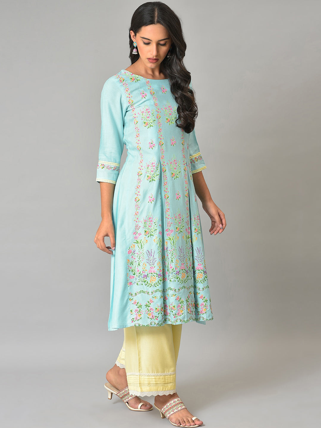 W Women Round Neck Floral Printed Kurta