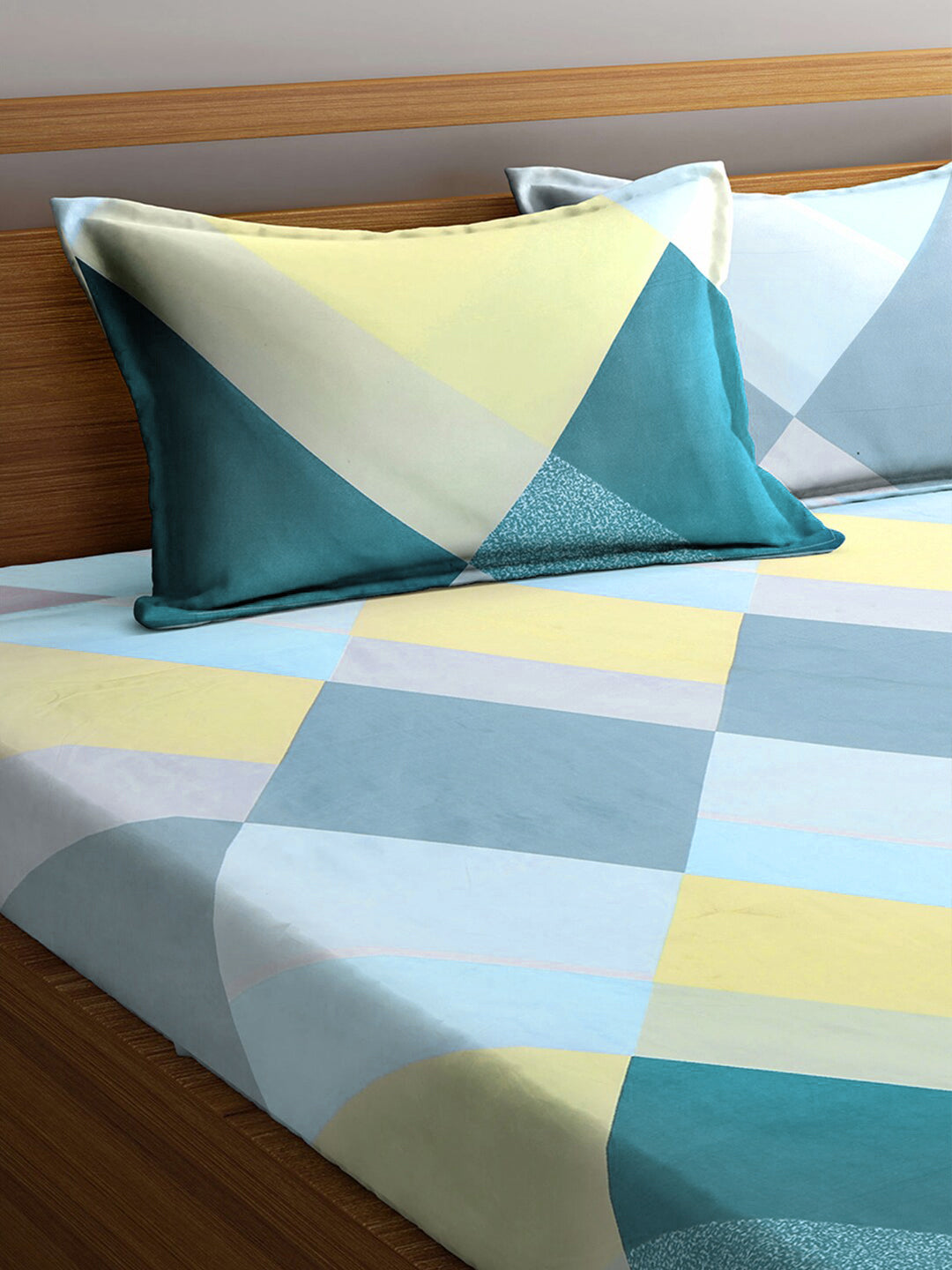 KLOTTHE Turquoise Blue & Yellow Geometric 300 TC King Bedsheet with 2 Pillow Covers