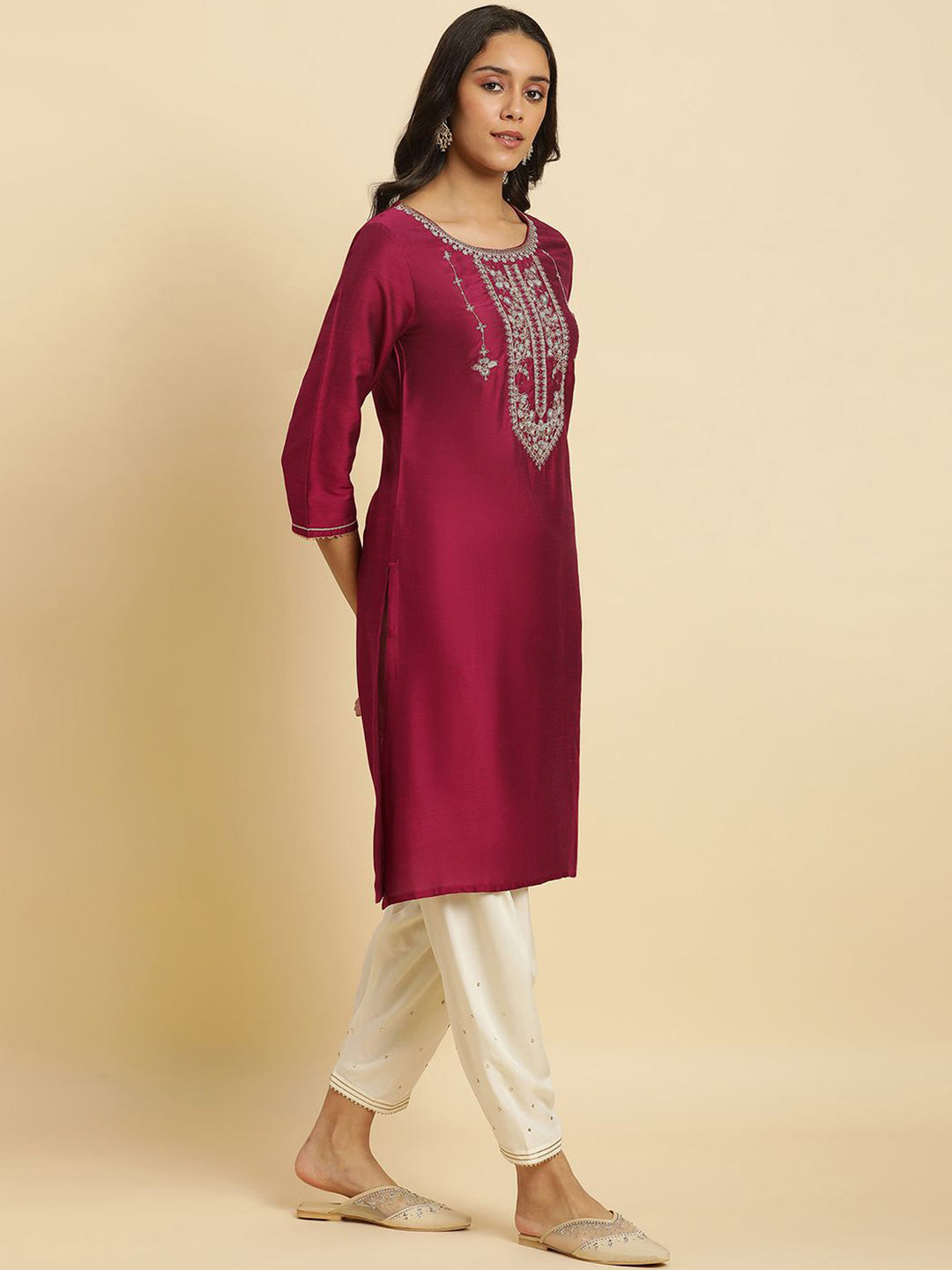 W Round Neck Floral Embroidered Straight Kurta