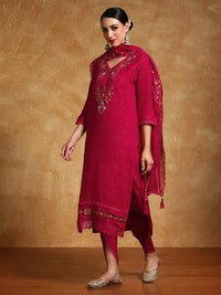 Varanga Women Floral Embroidered Regular Kurta with Trousers & With Dupatta