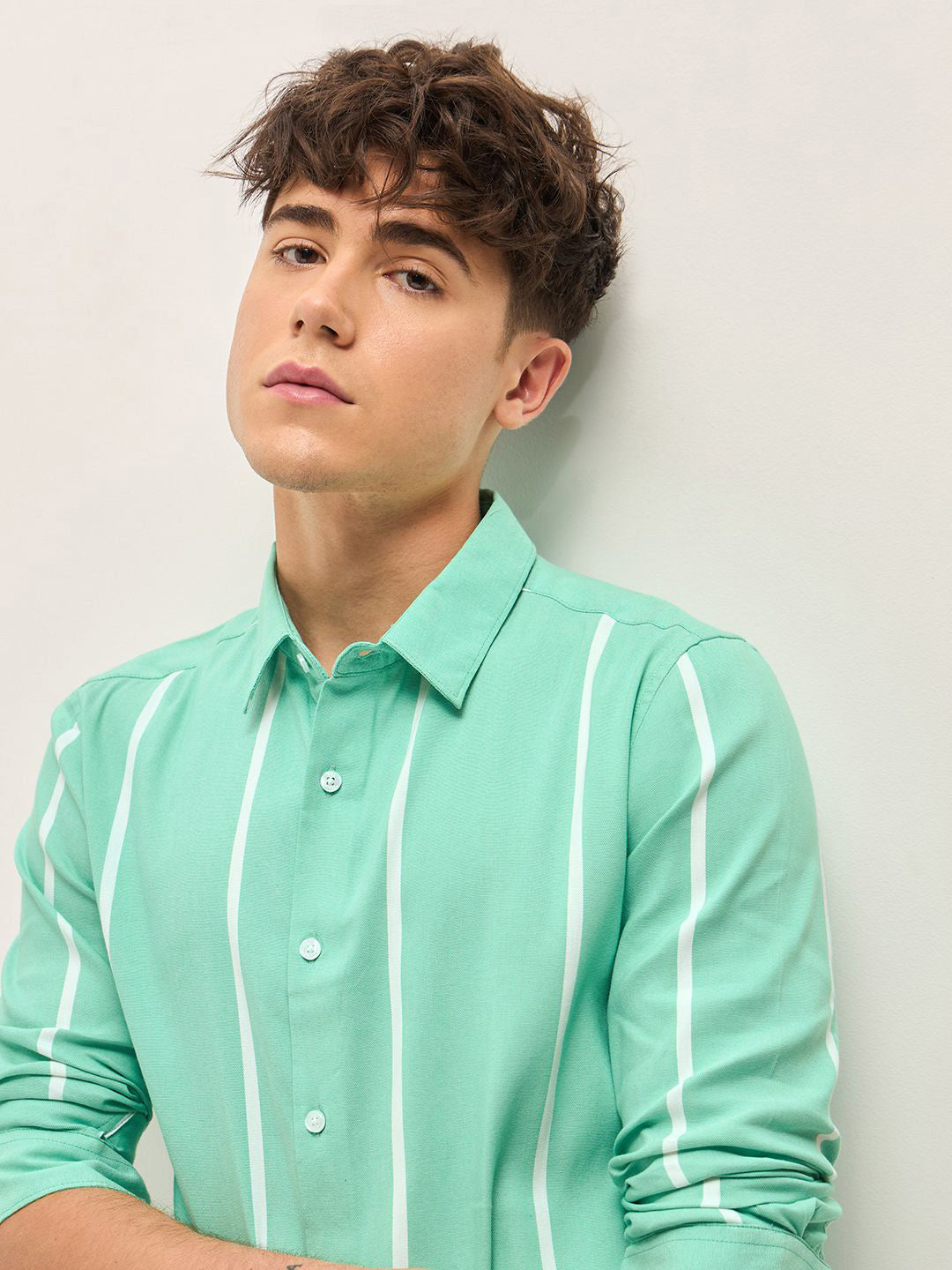 THE BEAR HOUSE Men Spread Collar Vertical Striped Cotton Slim Fit Casual Shirt
