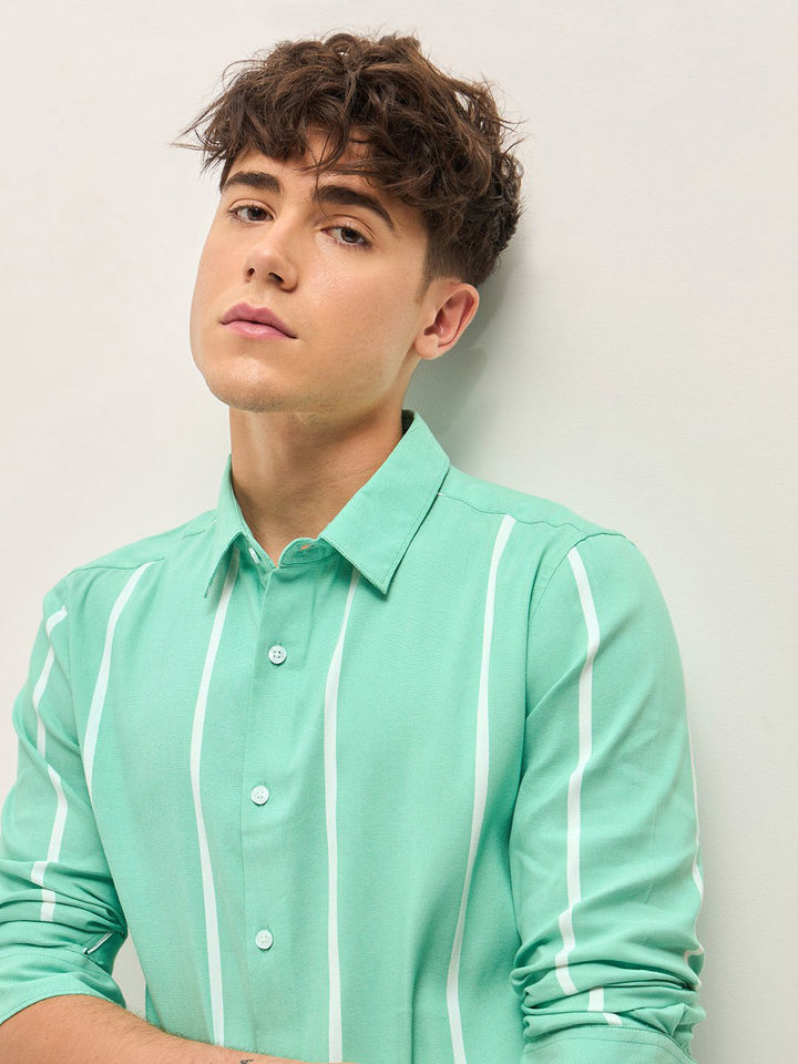 THE BEAR HOUSE Men Spread Collar Vertical Striped Cotton Slim Fit Casual Shirt