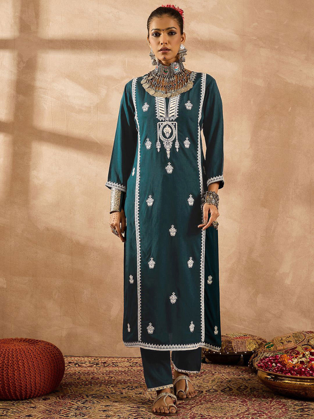 Indo Era Ethnic Motifs Embroidered Notch Neck Thread Work Straight Kurta