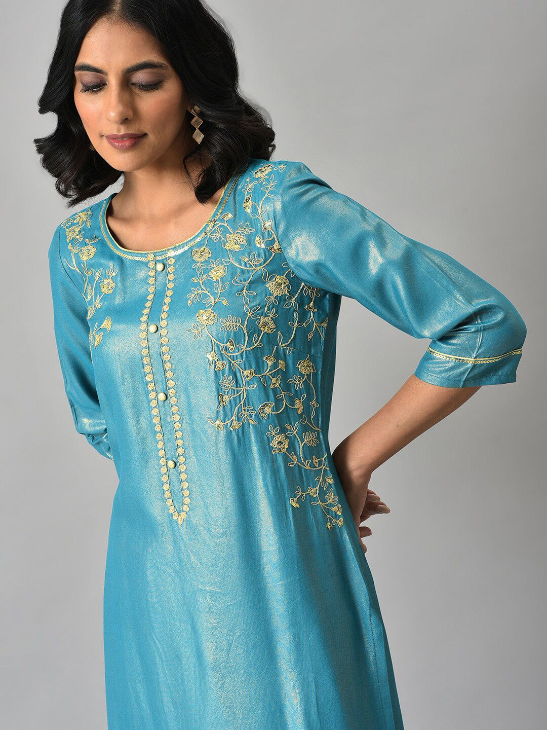 Aurelia Women Blue Zari Embroidered Kurta with Printed Culottes