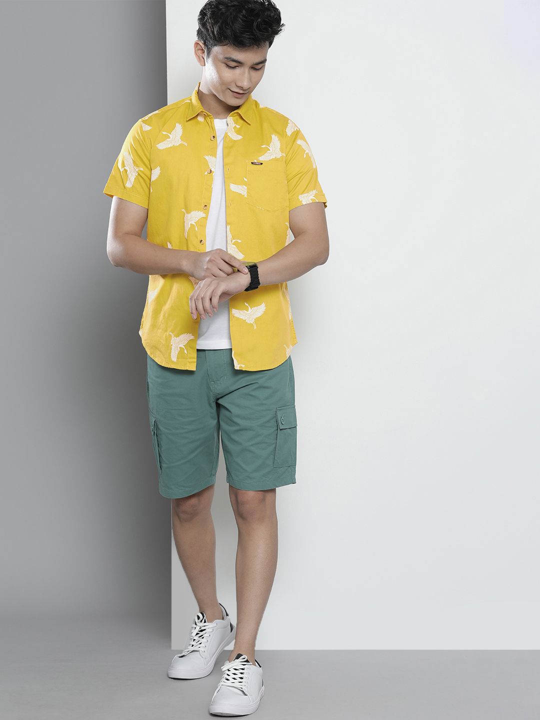 The Indian Garage Co Men Slim Fit Conversational Printed Resortwear Shirt