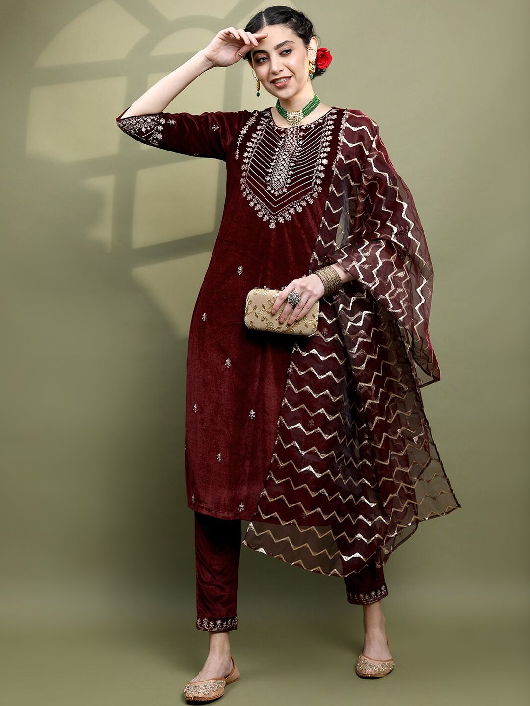 Vishudh Women Floral Embroidered Knitted Velvet Kurta with Trousers & With Dupatta