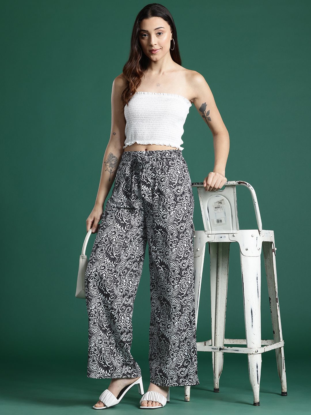 DressBerry Women Ethnic Motifs Printed Regular Trousers