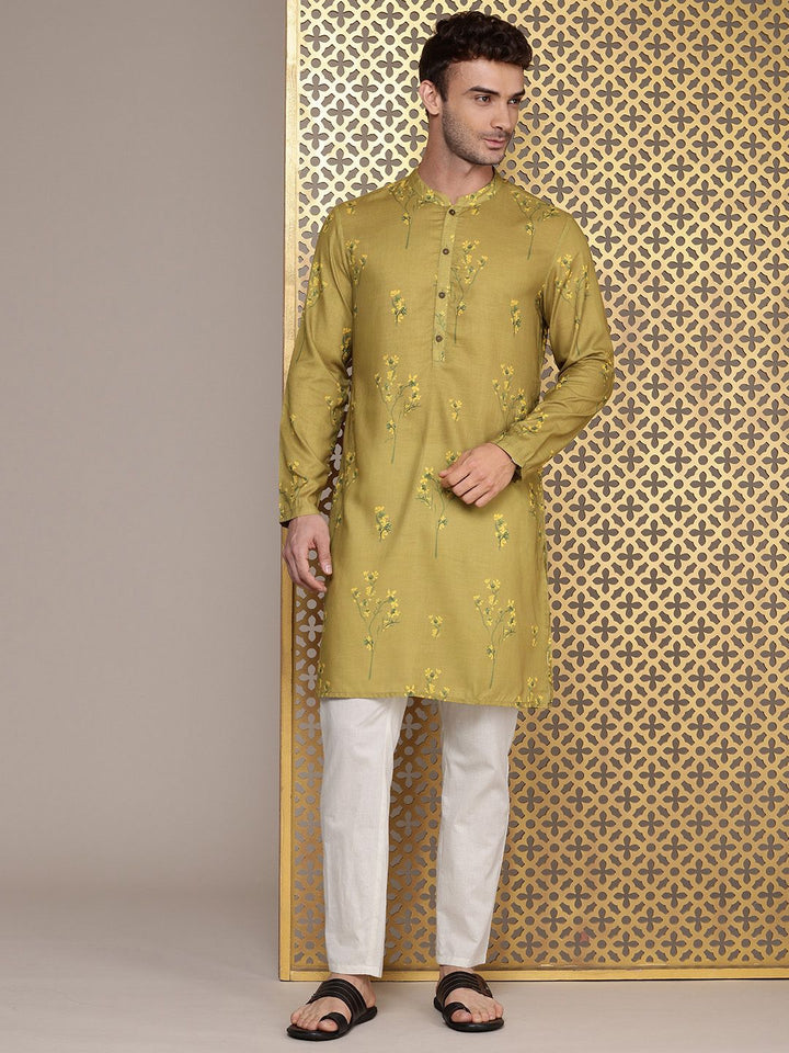 House of Pataudi Floral Printed Regular Jashn Kurta With Trousers
