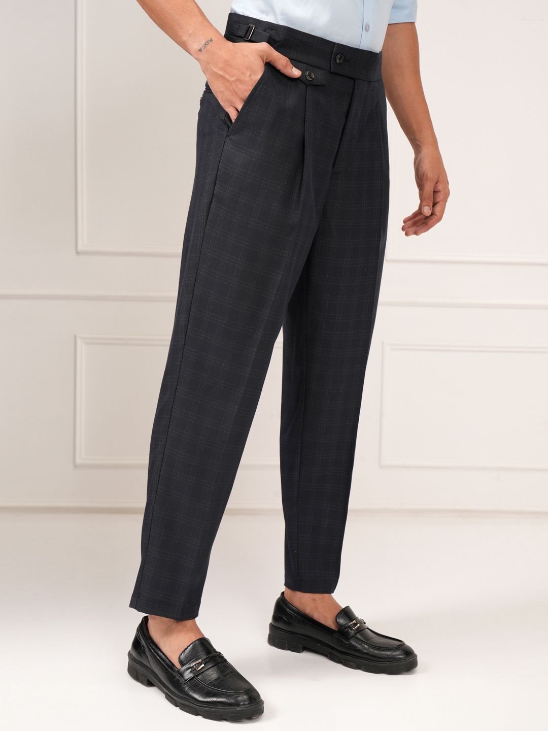HIGHLANDER Men Mid-Rise Pleated Formal Trousers
