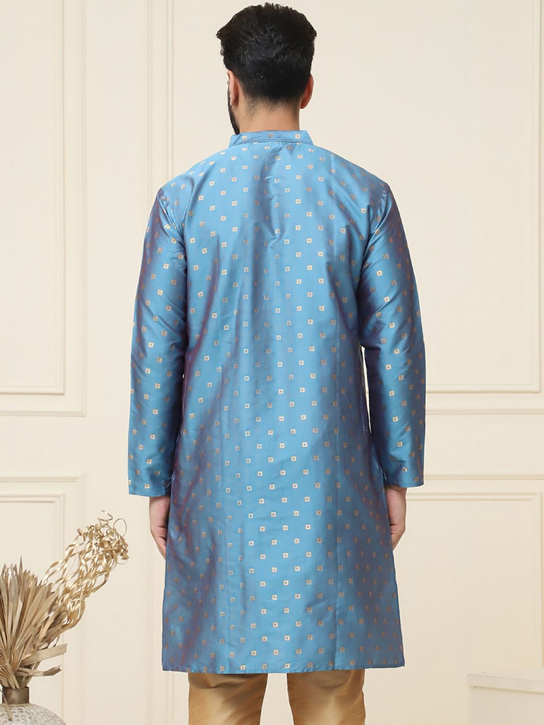 SOJANYA Men Woven Design Jacquard Straight Kurta