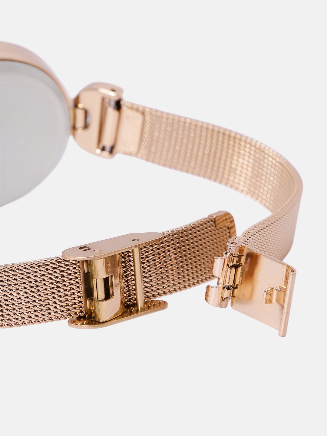 DressBerry Women Embellished Dial & Bracelet Style Straps Analogue Watch UT-A8648-SLR-DB