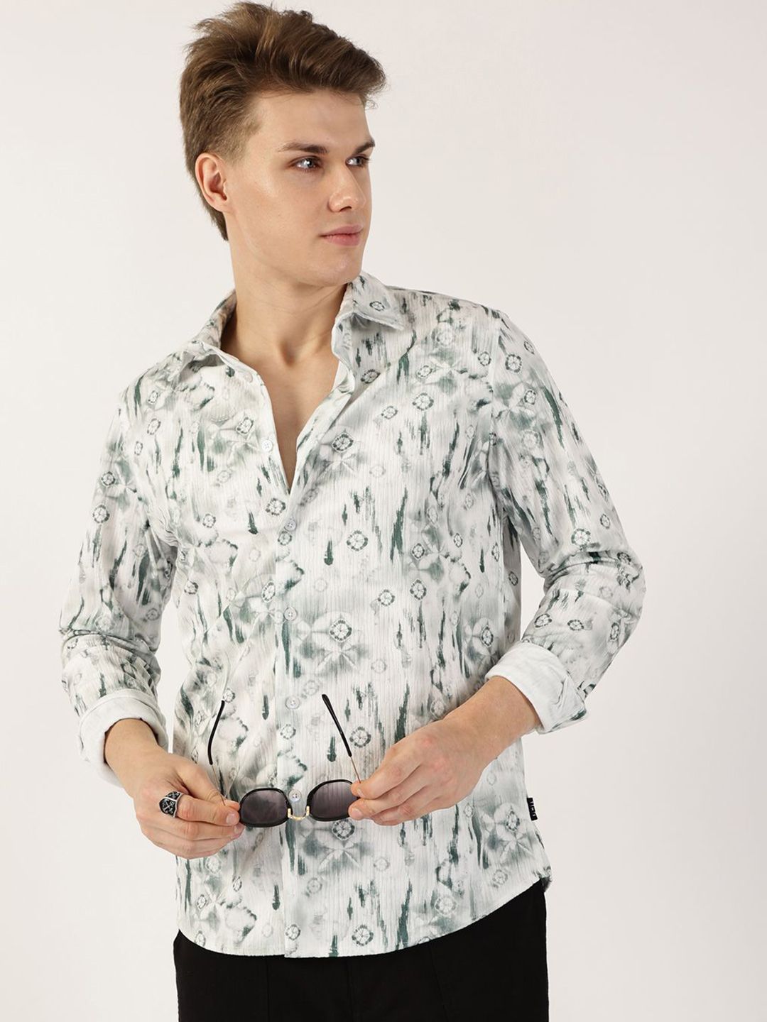 Thomas Scott Men Premium Cutaway Collar Abstract Printed Casual Shirt
