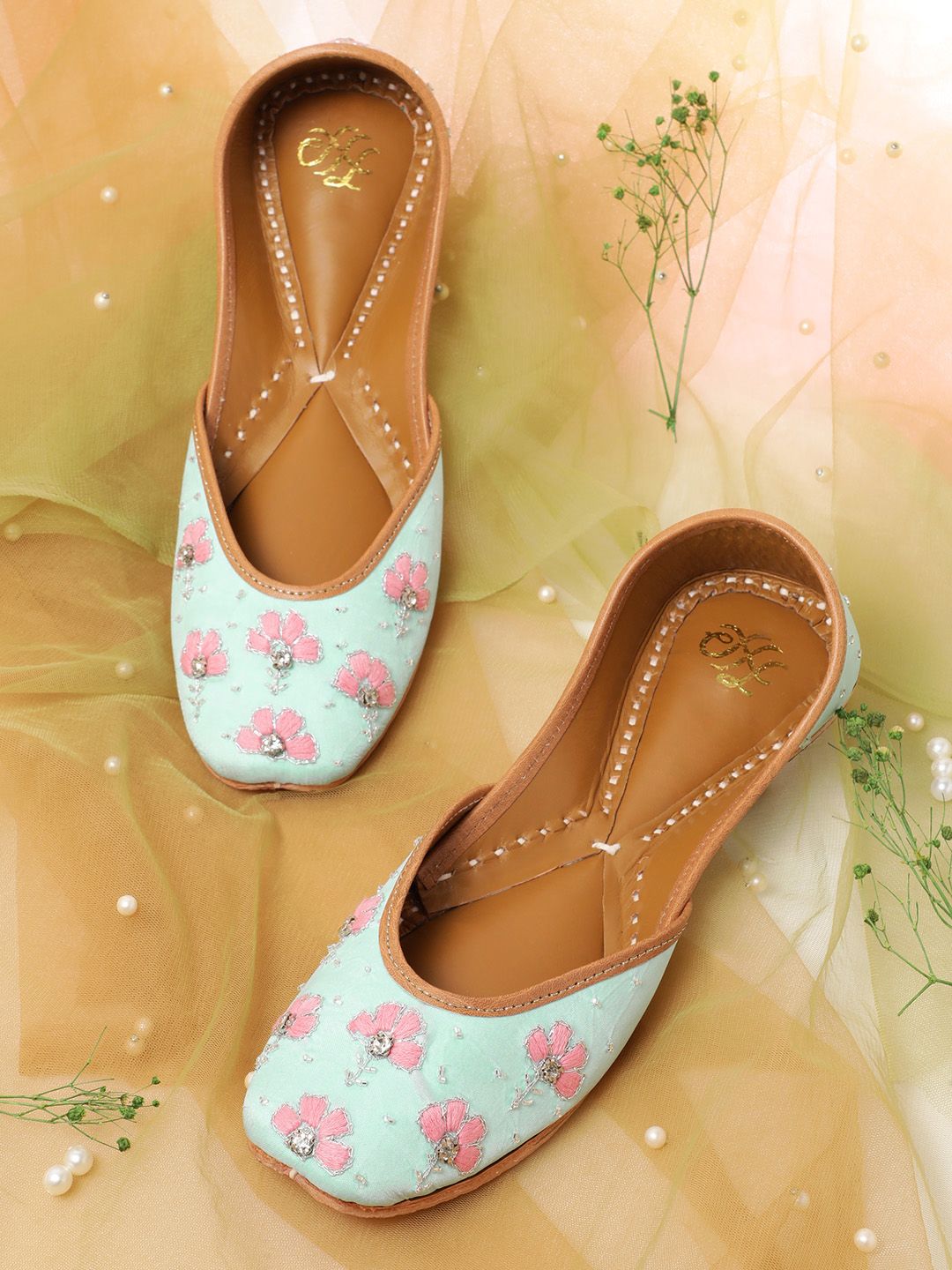 House of Pataudi Floral Embroidered Ethnic Mojaris