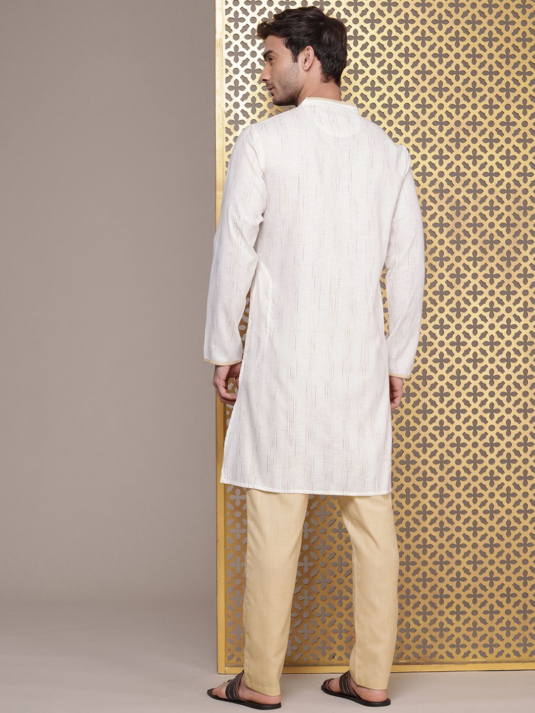 House of Pataudi Men Jashn Floral Embroidered Striped Thread Work Kurta With Trousers