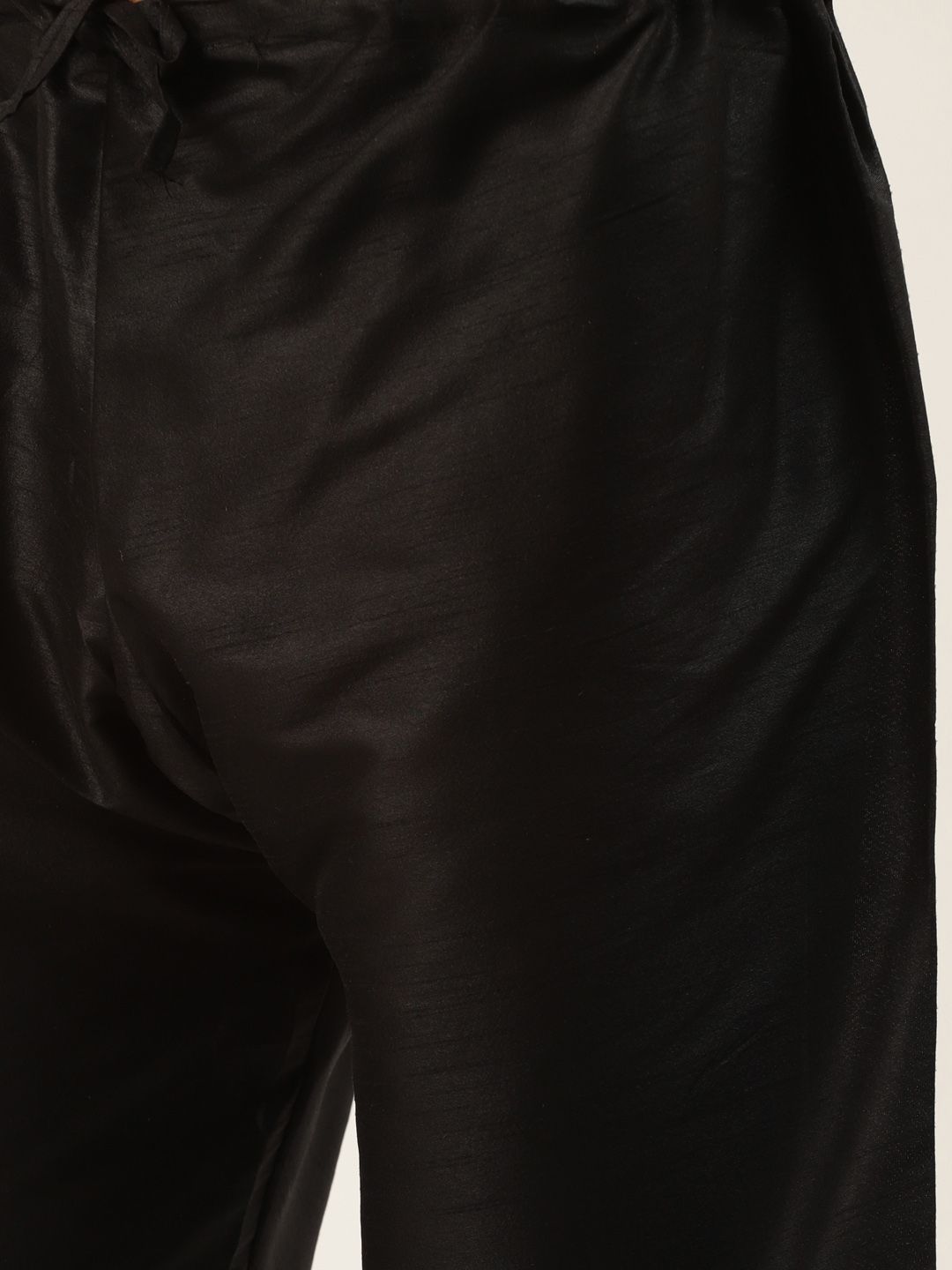 SOJANYA Kurta Solid Hitam Lelaki dengan Jaket Churidar & Nehru