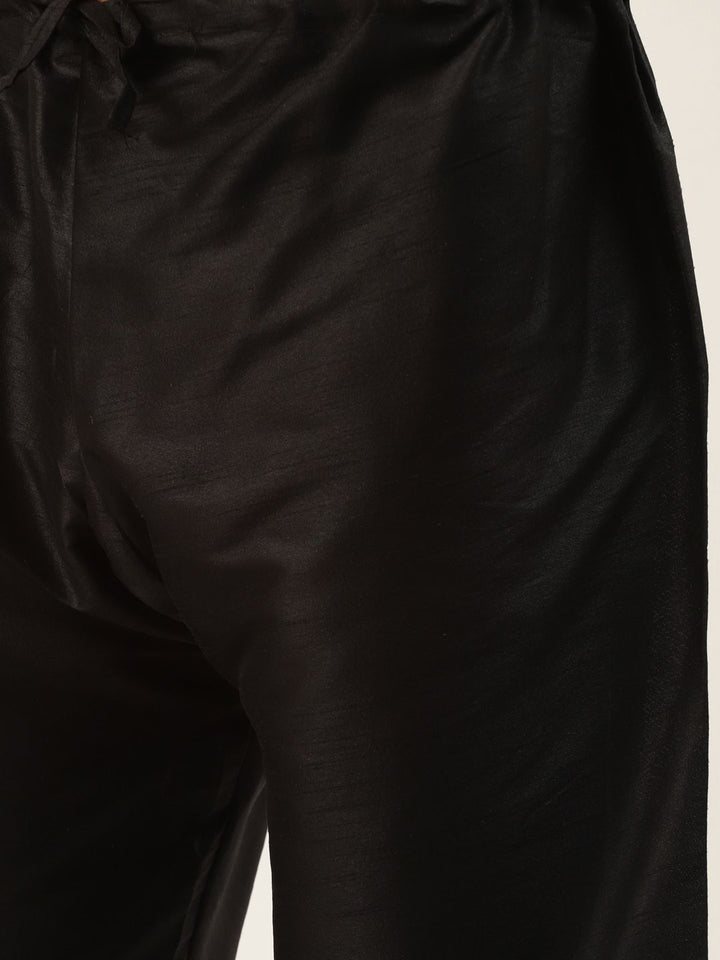 SOJANYA Kurta Solid Hitam Lelaki dengan Jaket Churidar & Nehru