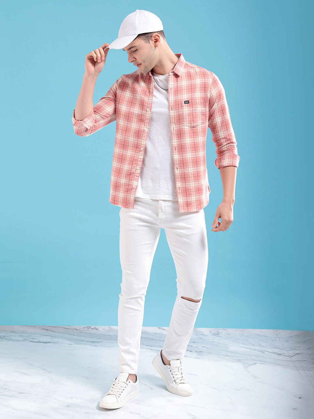 The Indian Garage Co Men Coral Pink & Off-White Cotton Smart Fit Checked Casual Shirt