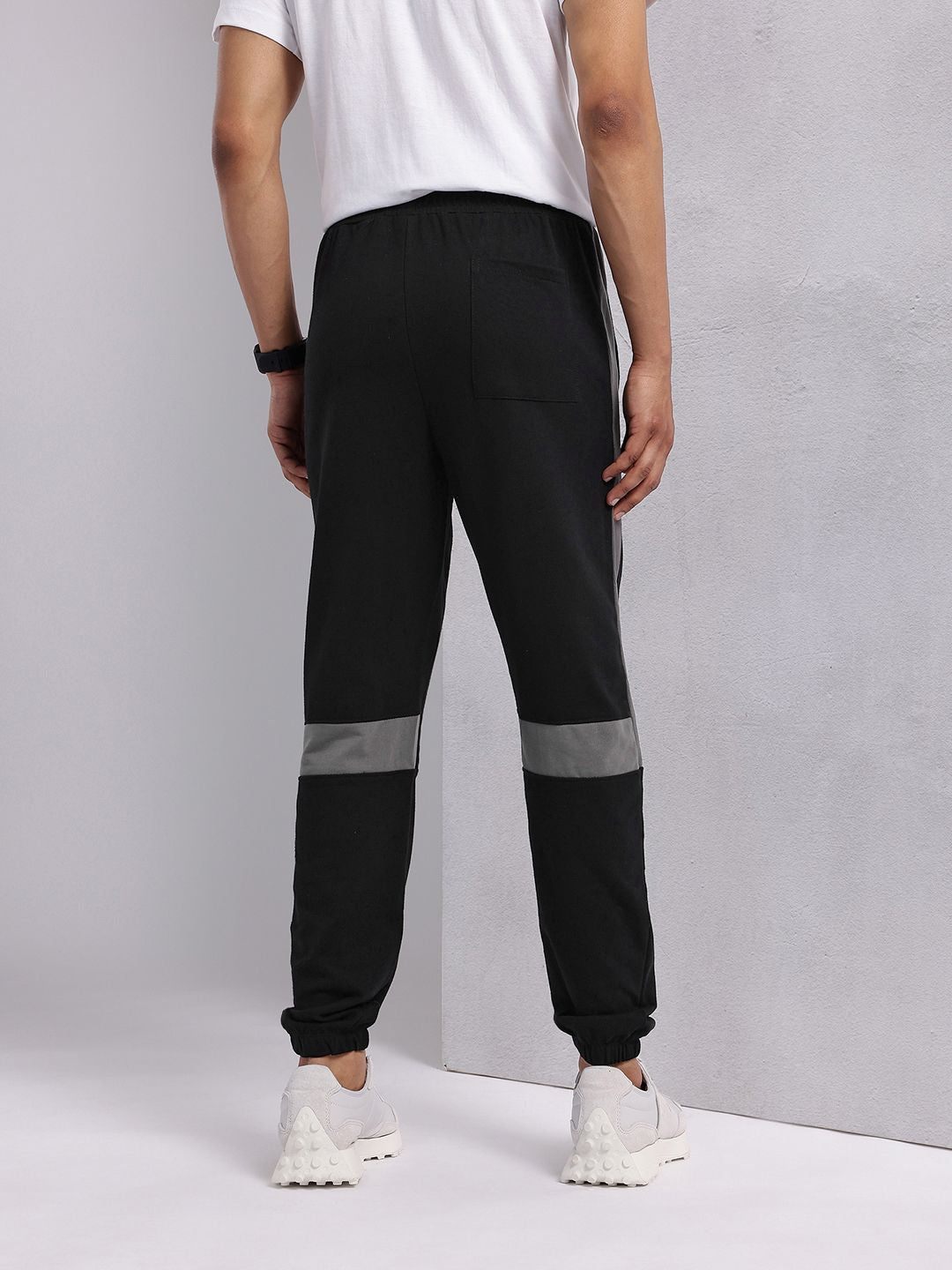 HRX by Hrithik Roshan Men Lifestyle Joggers with Contrast Panels