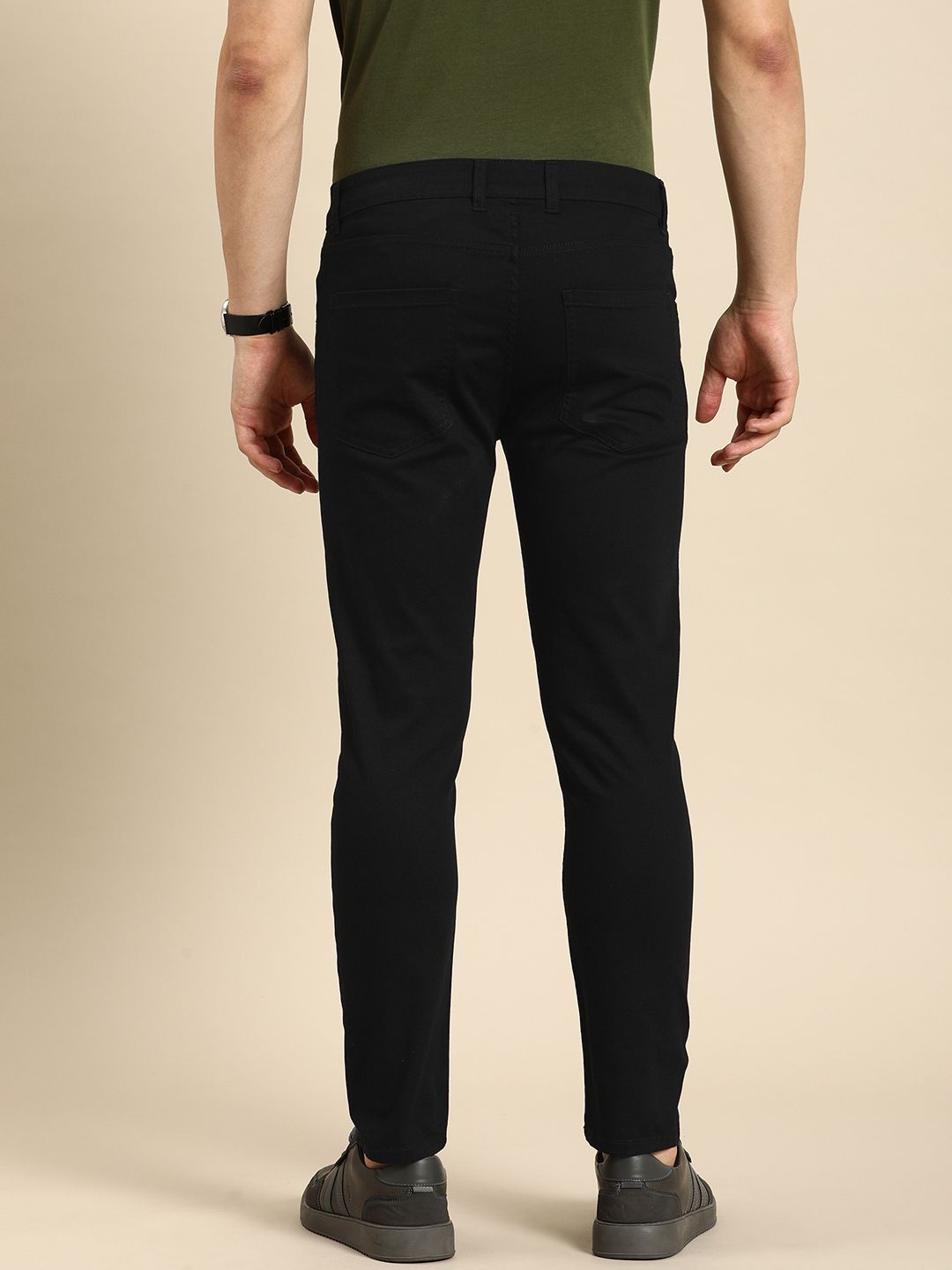 Menjadi Lelaki Manusia Pepejal Mid-Rise Regular Fit Chinos