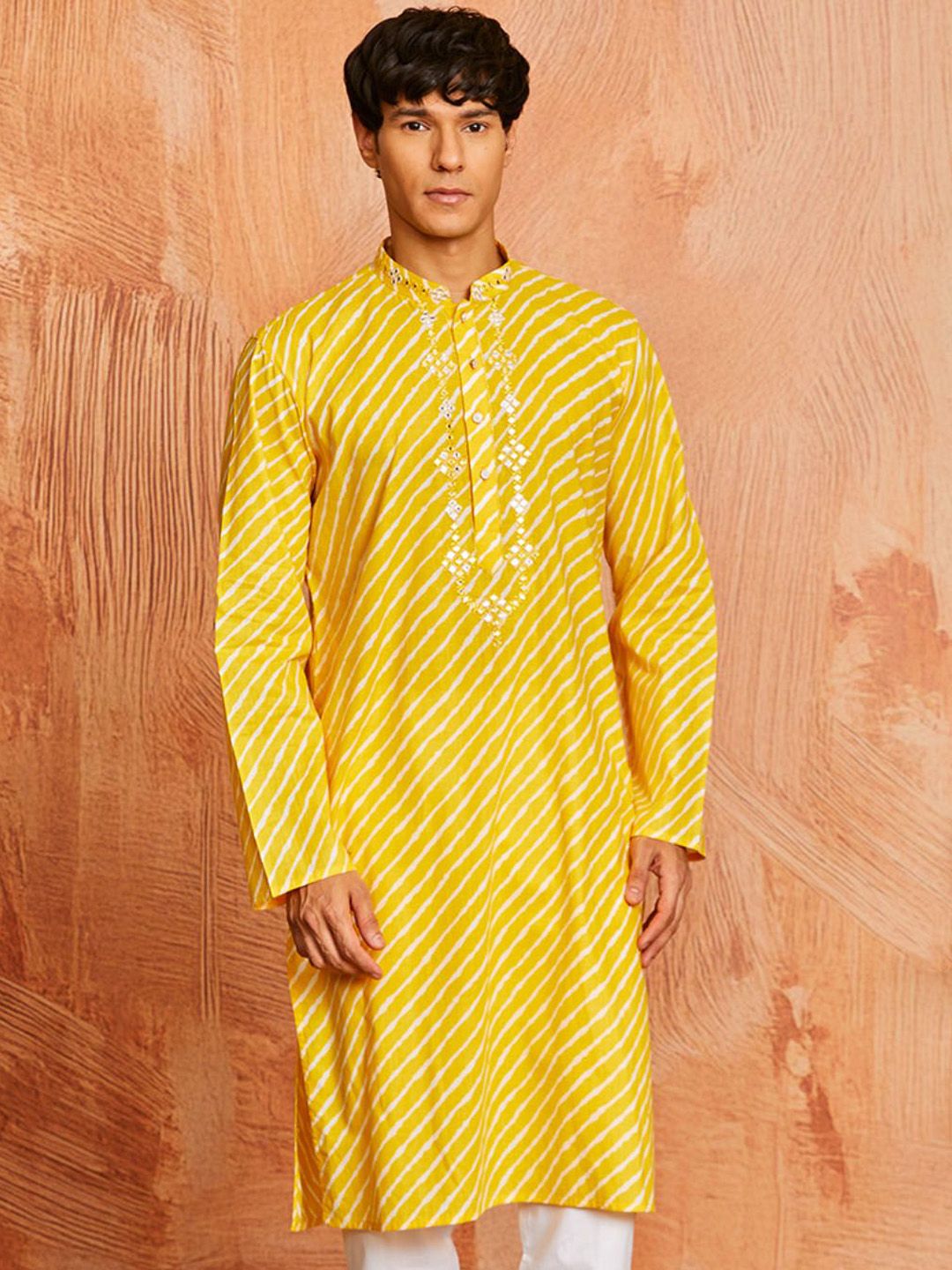 VASTRAMAY Leheriya Printed Mirror Work Cotton Straight Kurta