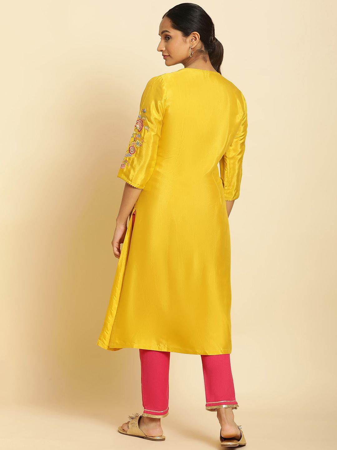 W  Keyhole Neck Thread Work Pleated A-Line Kurta