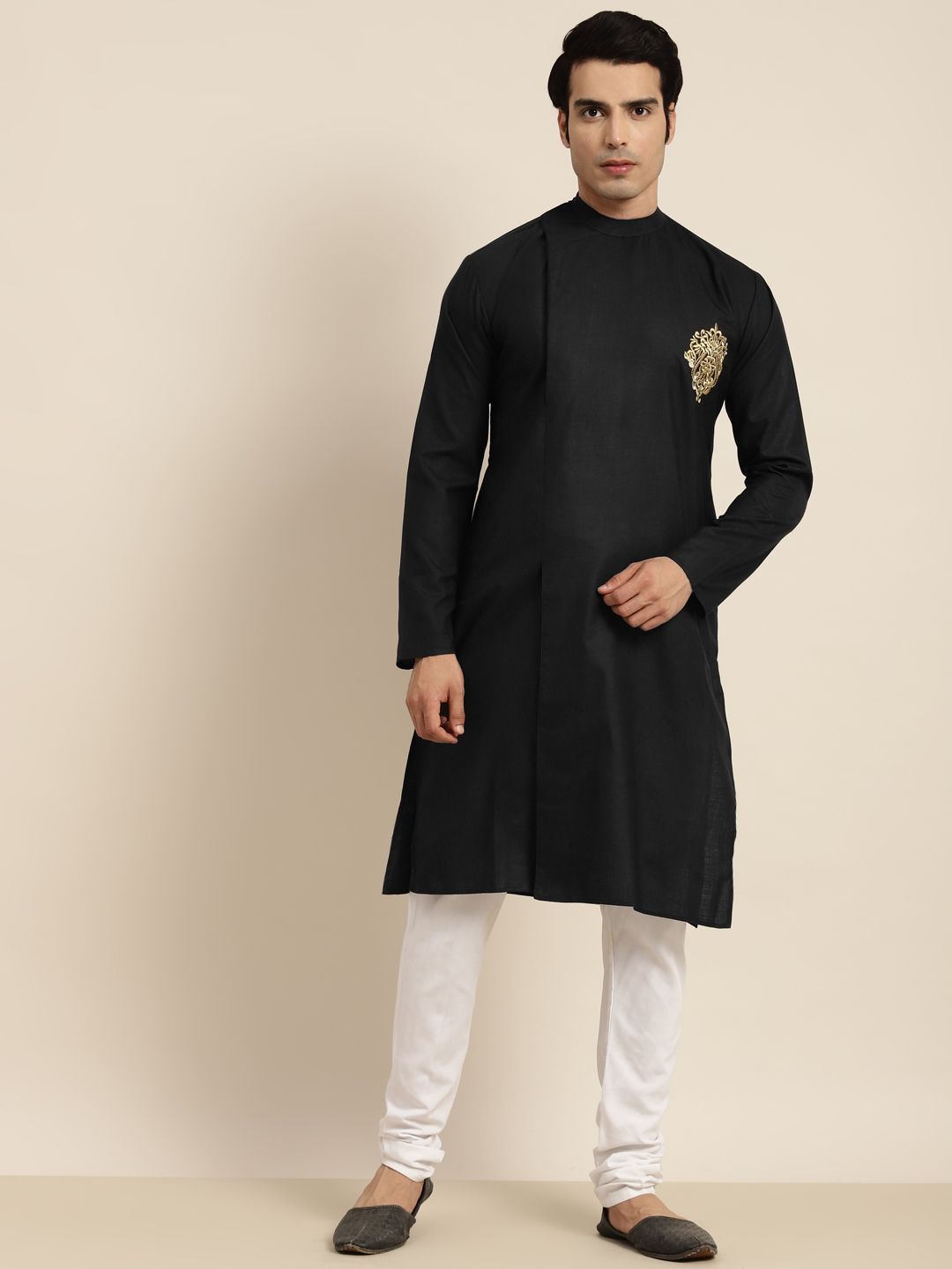 Anug by SOJANYA Men Black Thread Work Band Collar Pure Cotton Kurta