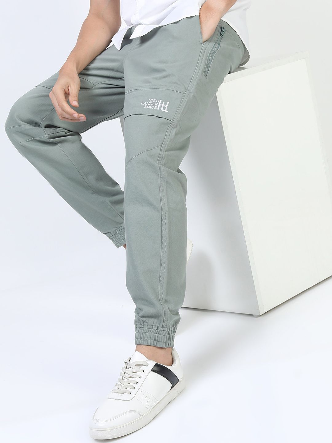 HIGHLANDER Men Grey Solid Cotton Regular Joggers