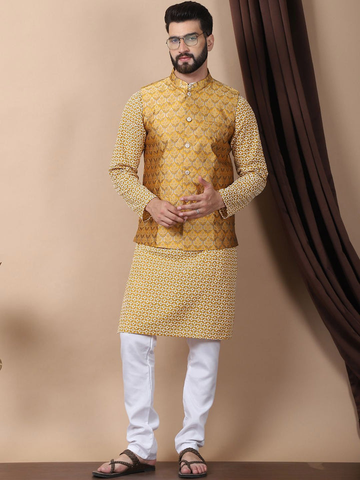 Kurta Kapas Tulen Bersulam Geometri Anouk Mustard Kuning dengan Jaket Churidar & Nehru