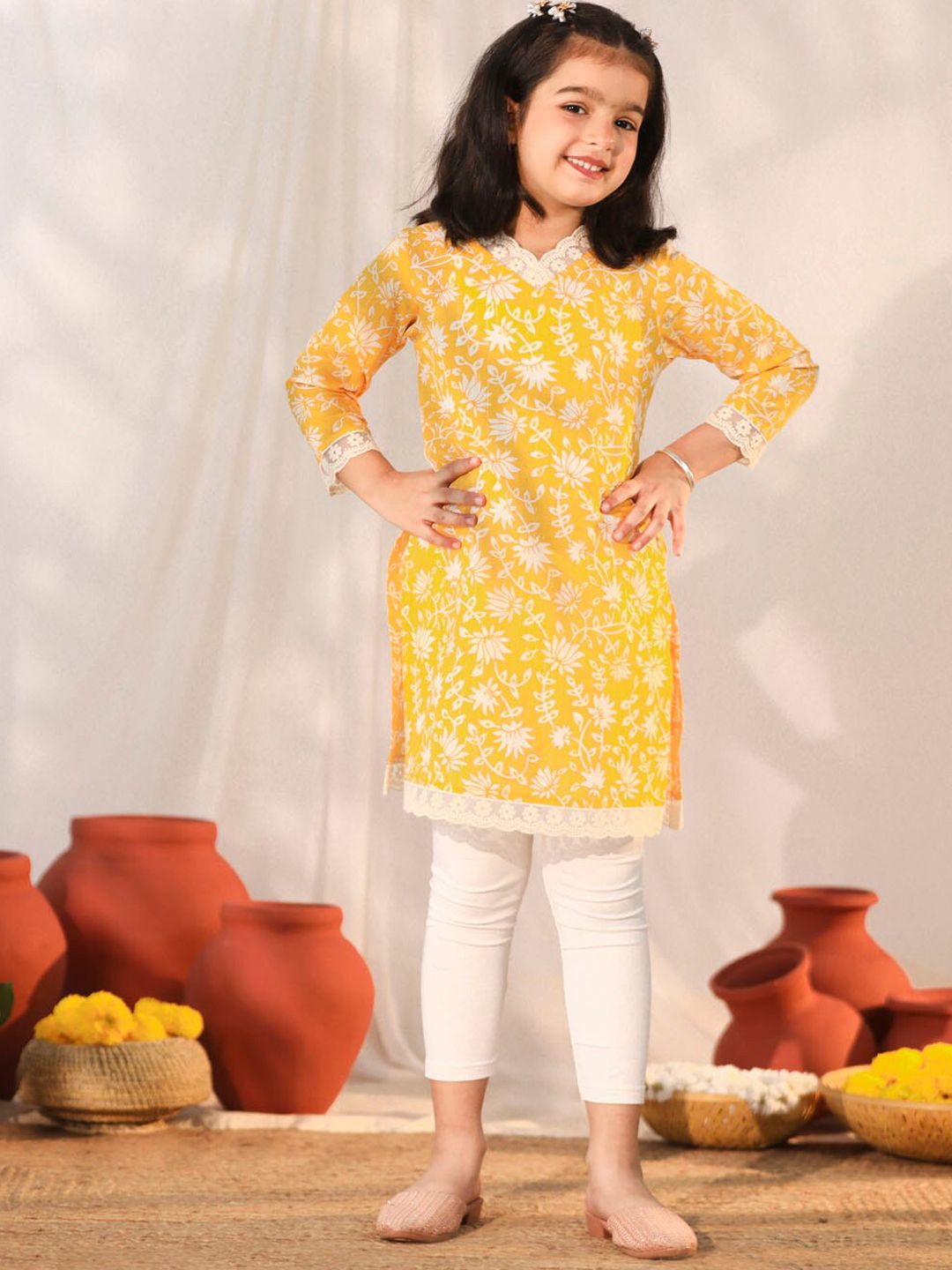 VASTRAMAY Girls Floral Printed Pure Cotton Kurta And Leggings Set