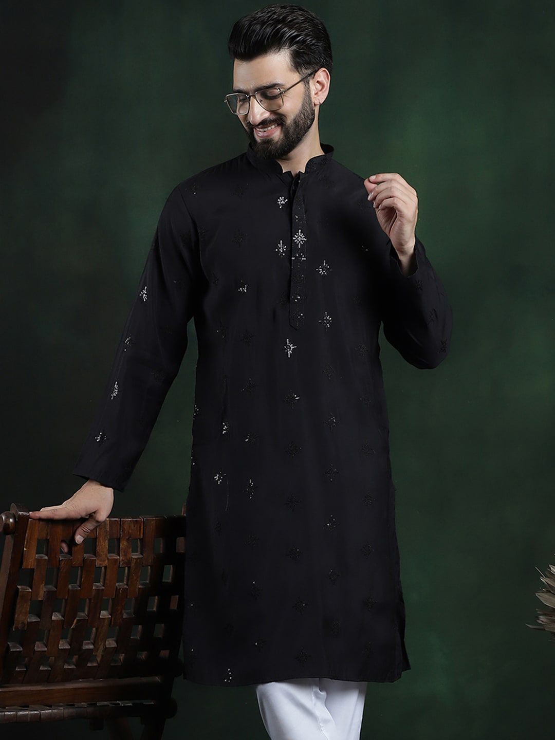 SOJANYA Ethnic Motifs Embroidered Mandarin Collar Sequinned Straight Kurta