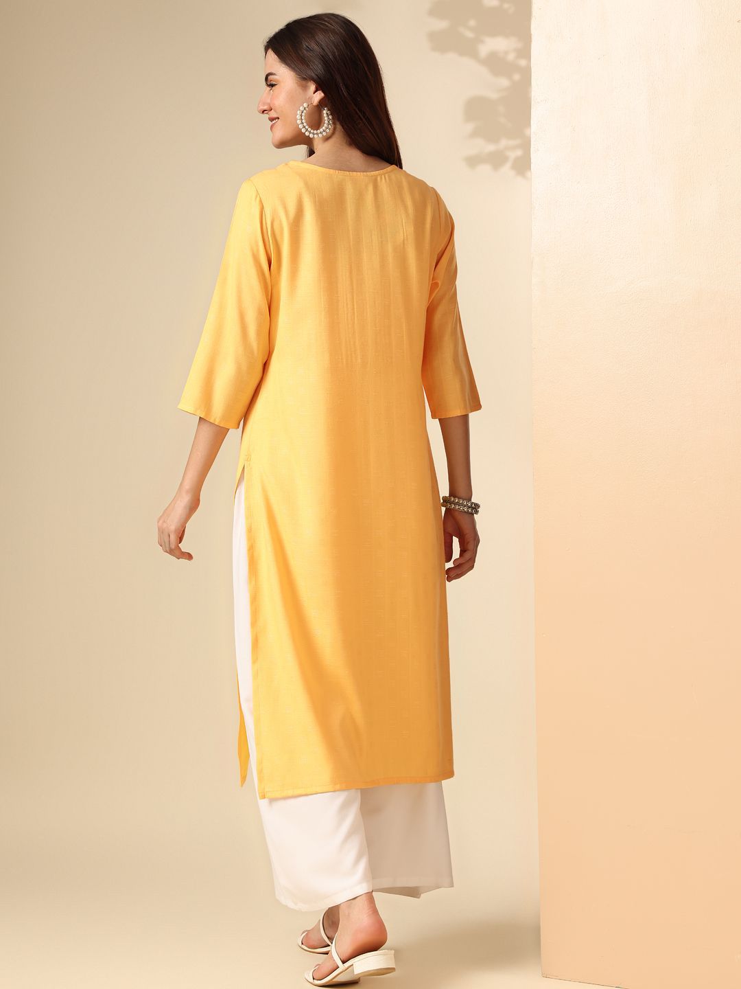 Anouk Round Neck Yoke Design Straight Kurta