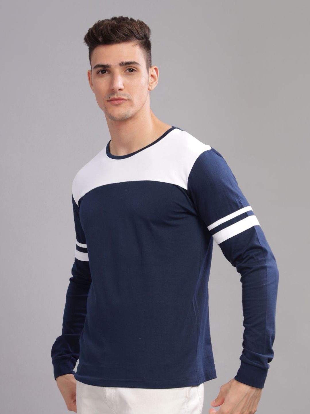 ADRO Men Colourblocked Round Neck T-shirt