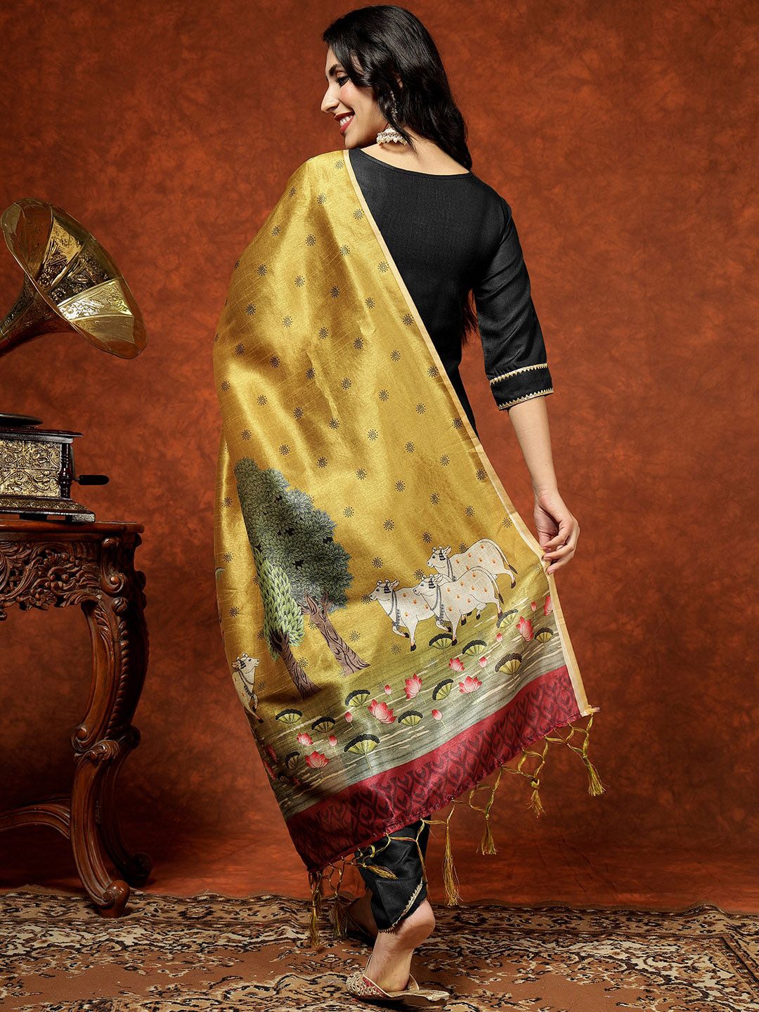 Kalini Women Straight Kurta Pant Set With Digital Print Dupatta