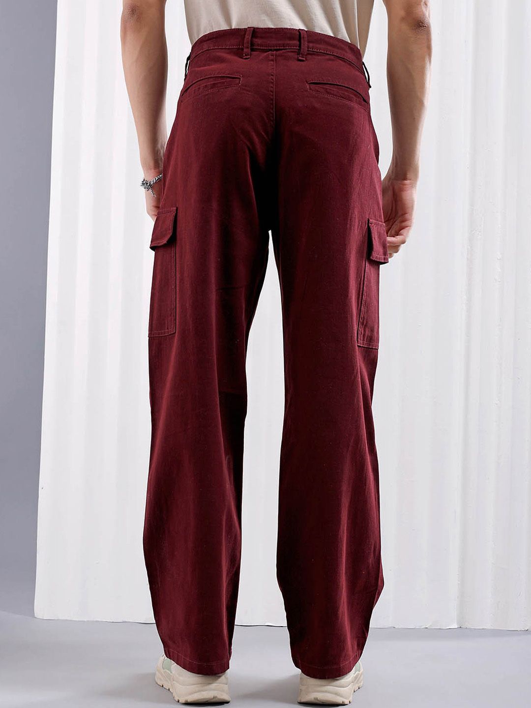 The Indian Garage Co Men Loose Fit Mid Rise Cotton Cargos