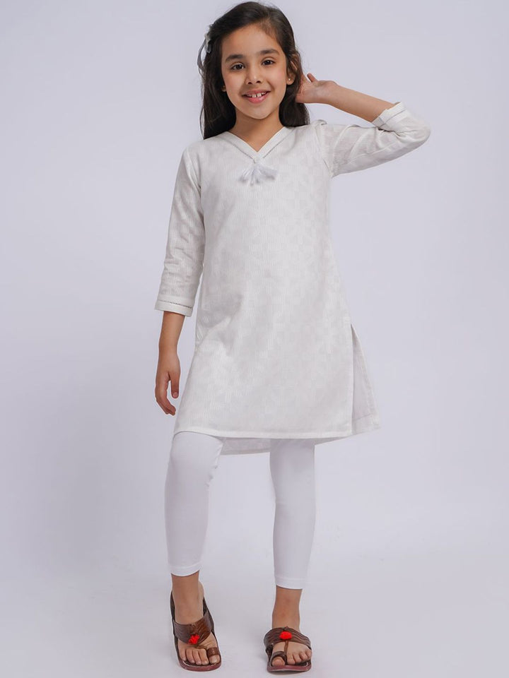 VASTRAMAY Girls Geometric Woven Design Jacquard Weave Cotton Straight Kurta