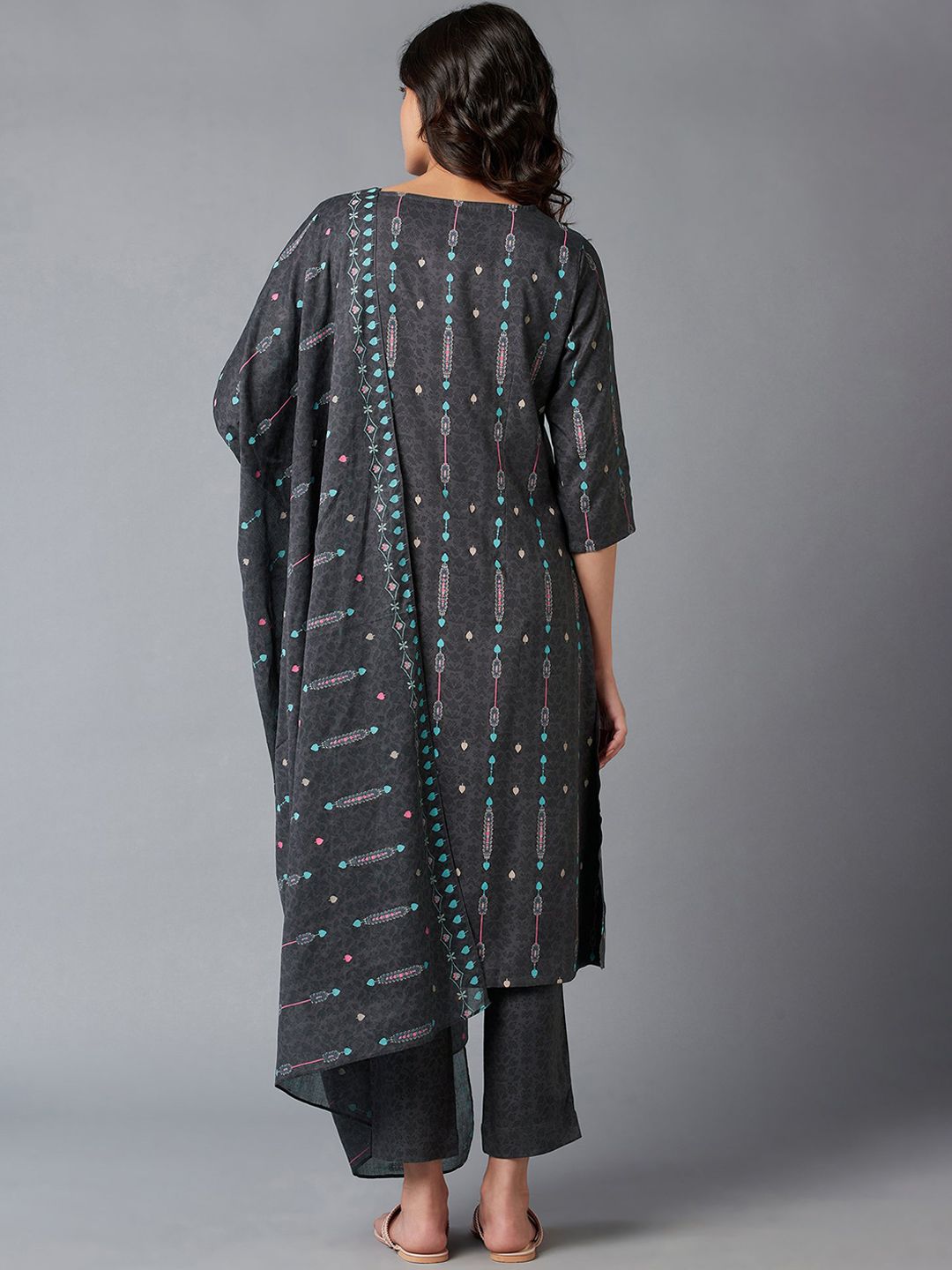 W Geometric Print Rayon Kurta With Slim Pant & Dupatta