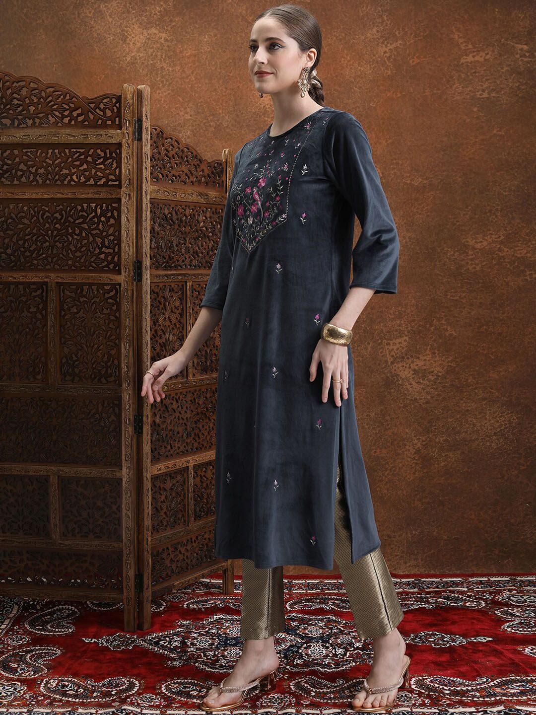 Vishudh Navy Blue Floral Embroidered Straight Kurta