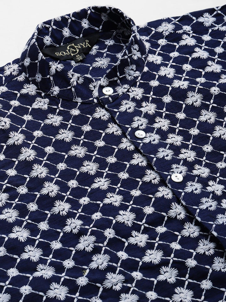 SOJANYA Men Navy Chikankari Sulam Kurta dengan Jaket Churidar & Nehru