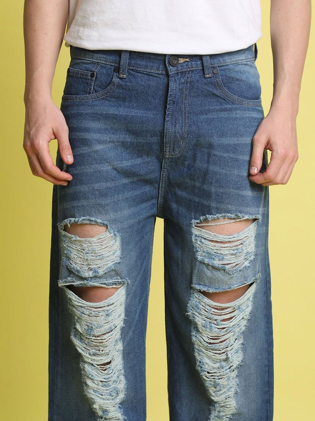 Bene Kleed Men Mildly Distressed Light Fade Baggy Jeans