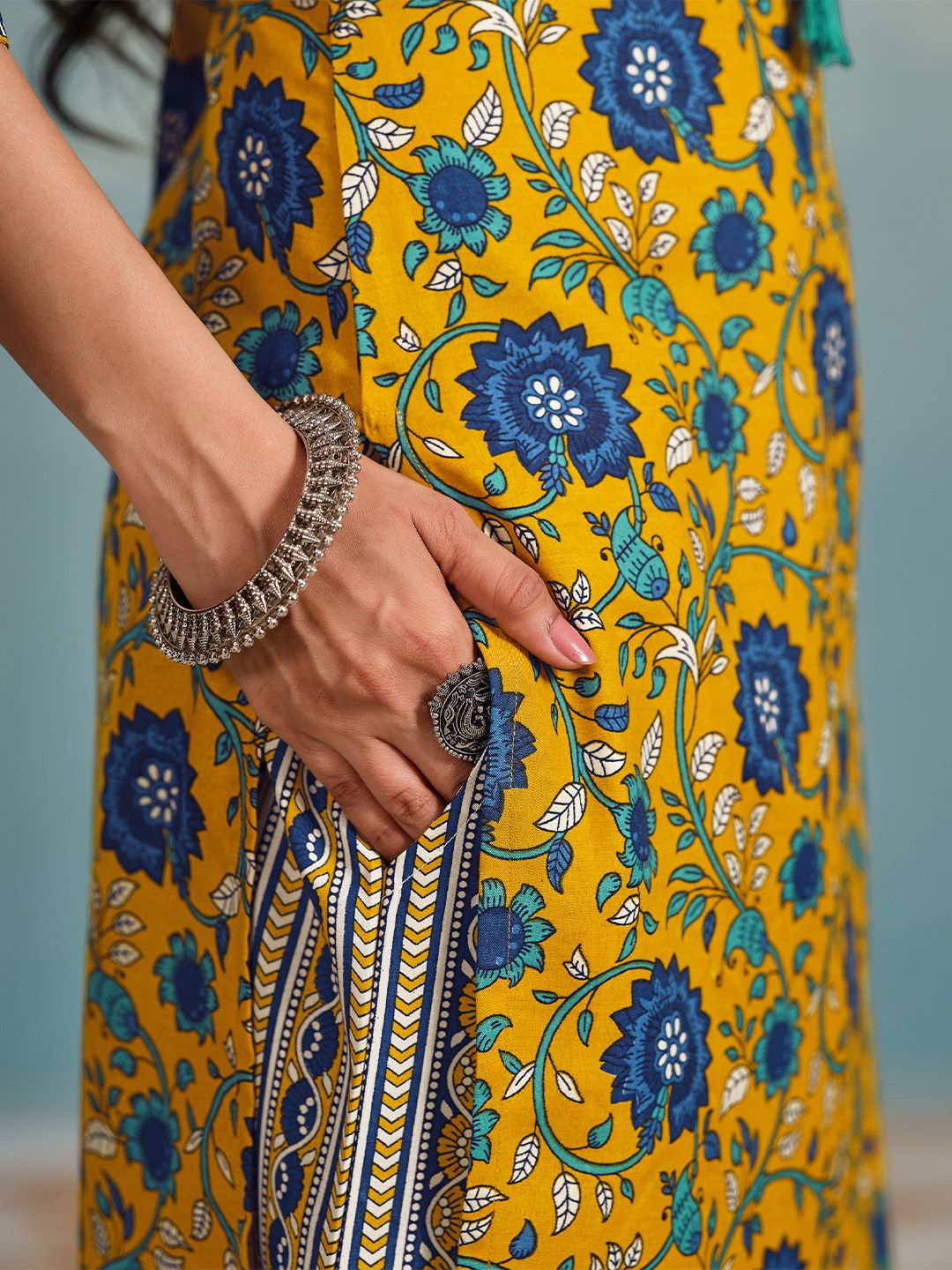 Varanga Women Floral Printed Regular Kurta with Trousers & With Dupatta