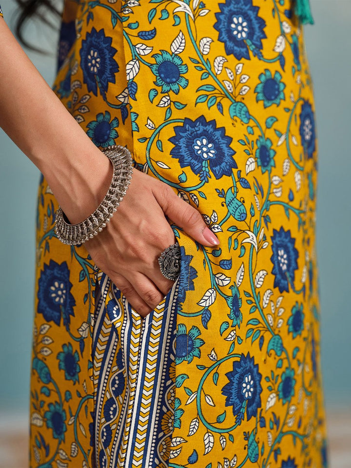 Varanga Women Floral Printed Regular Kurta with Trousers & With Dupatta