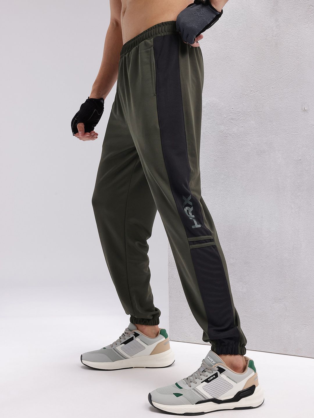 HRX by Hrithik Roshan Men Mid-Rise Rapid-Dry Training Joggers with Contrast Stitch