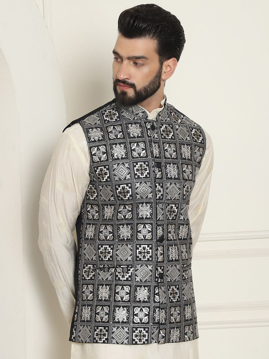 SOJANYA Embroidered Woven Nehru Jackets