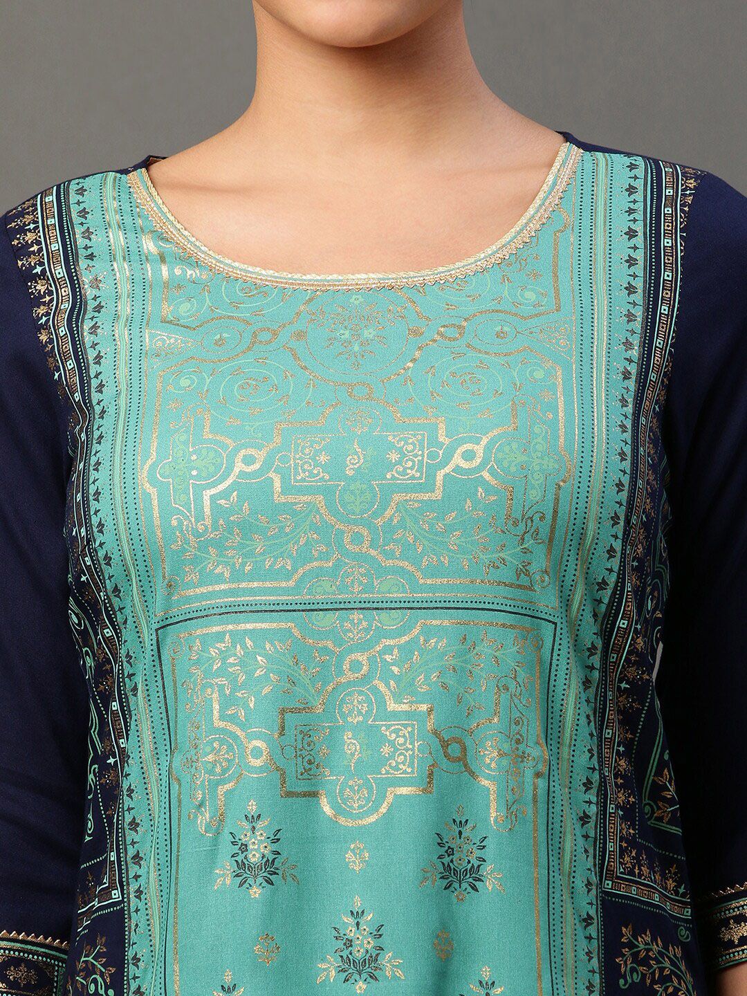 AURELIA Floral Printed Gotta Patti Round Neck Straight Kurta