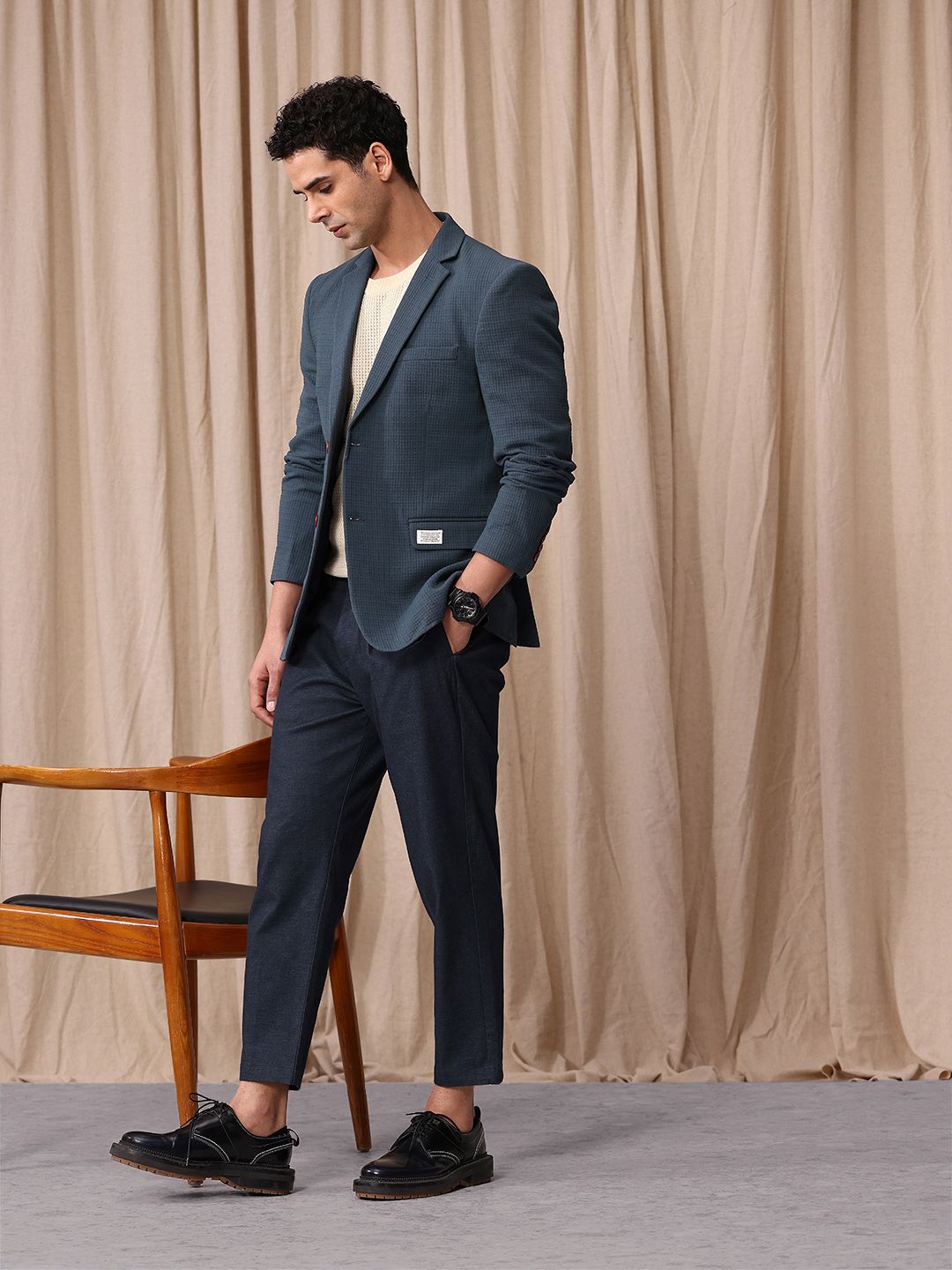 Mr.Bowerbird Reka Bentuk Self Textured Fit Fit Single Breasted Casual Blazer