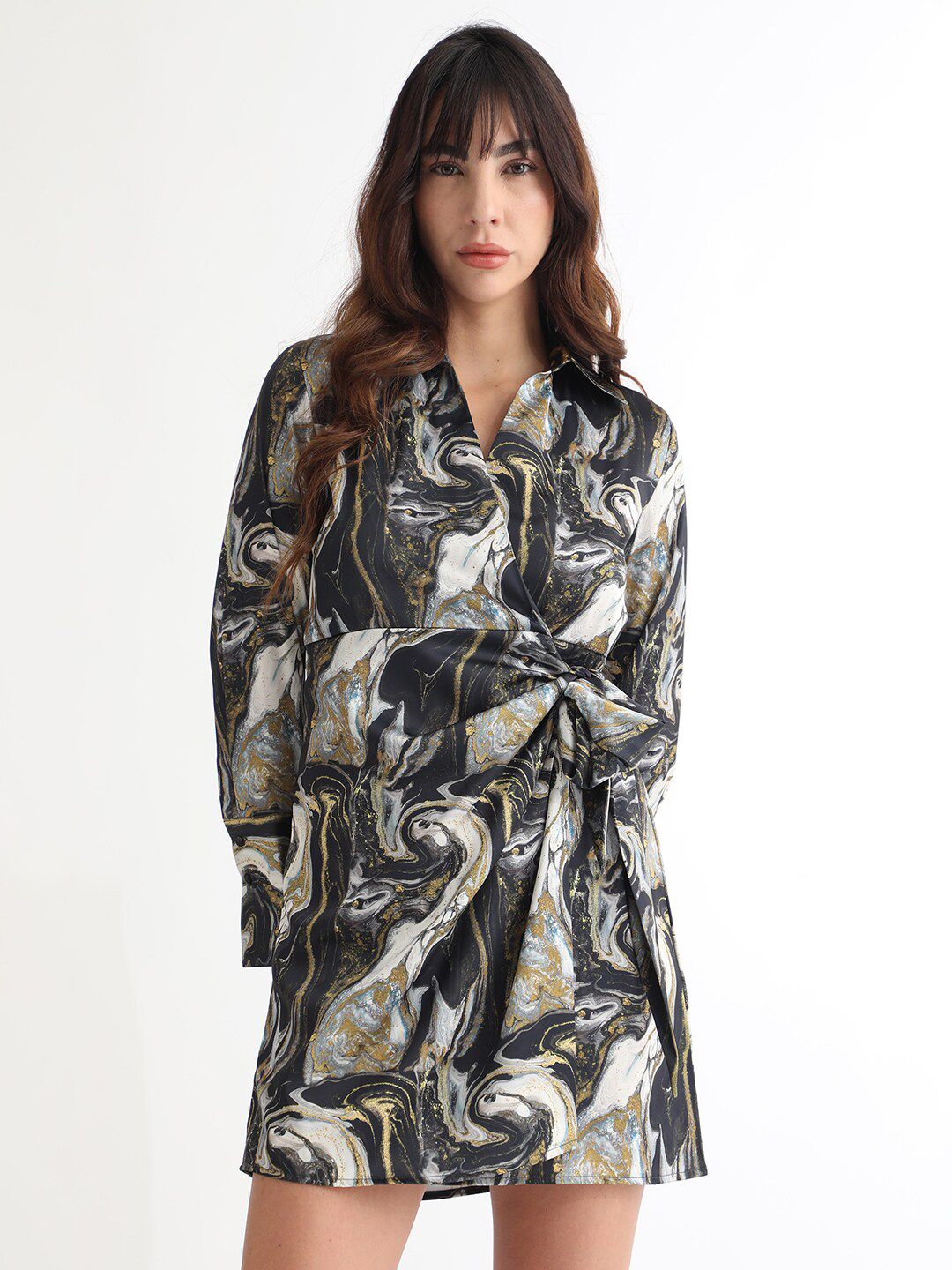 RAREISM Bercetak Abstrak Kemeja Kolar Berikat Lengan Baju Mini Balut