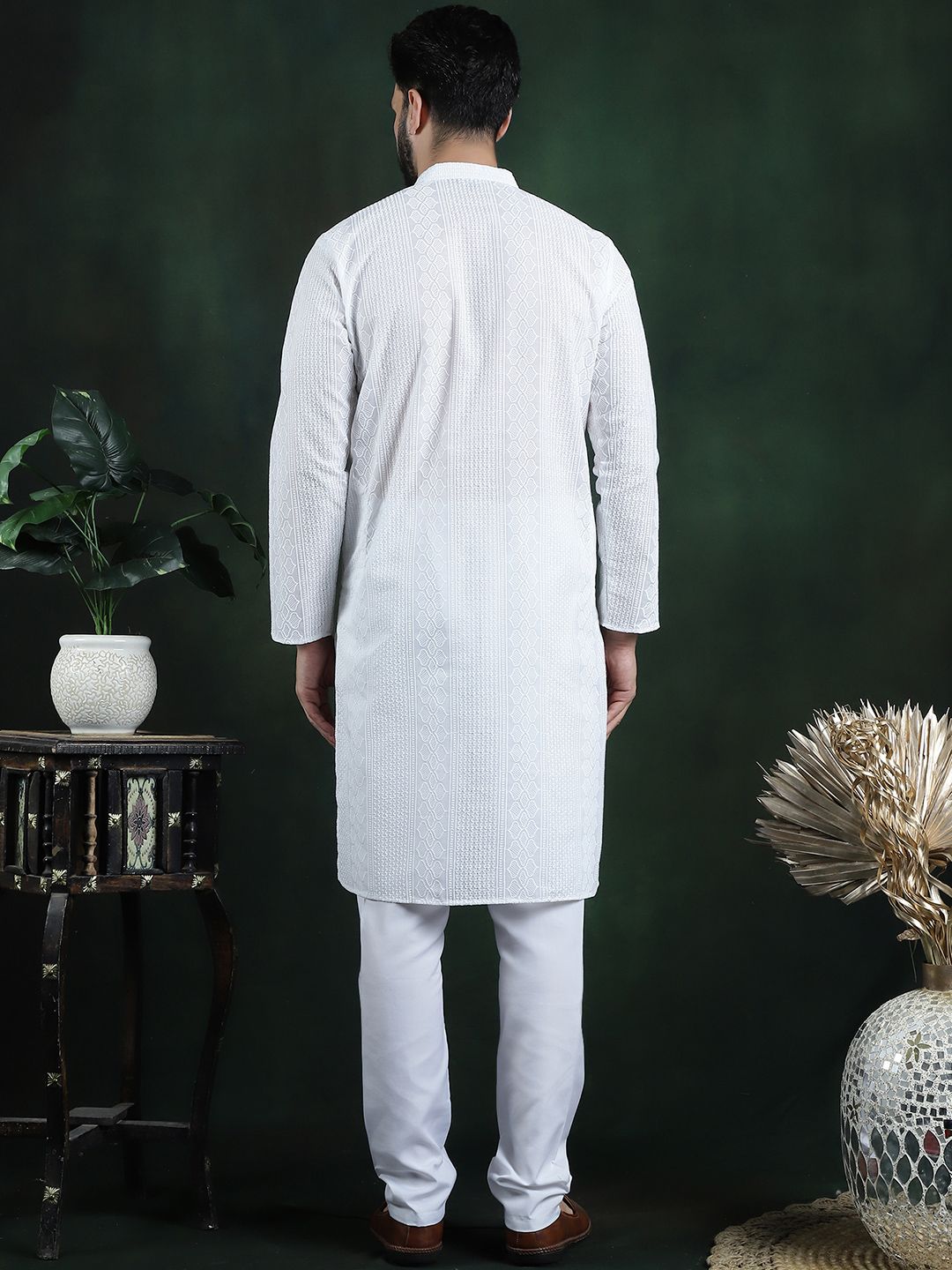 SOJANYA Geometric Embroidered Thread Work Pure Cotton Straight Kurta With Churidar