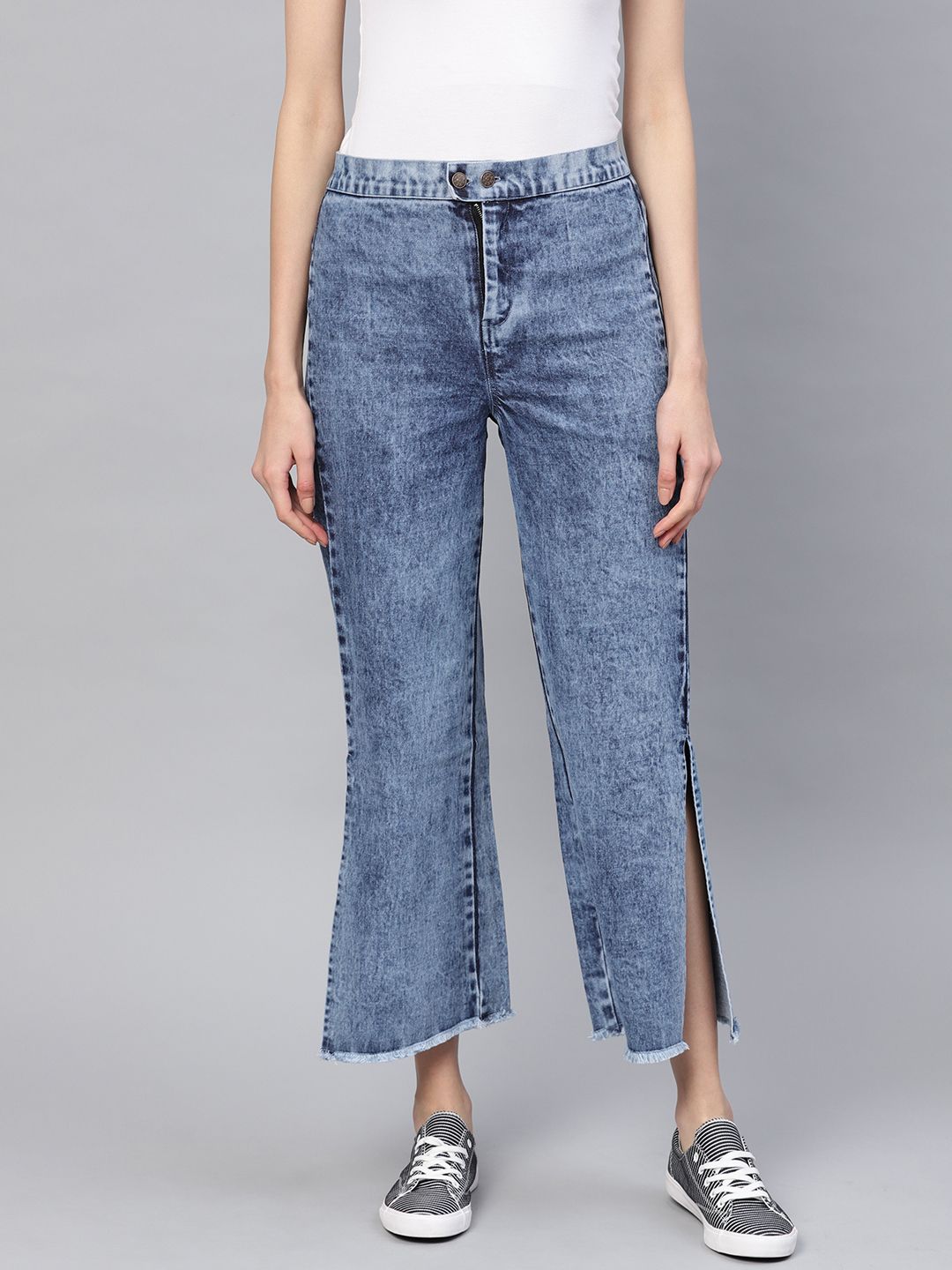 SASSAFRAS Women Blue Straight Fit Mid-Rise Clean Look Cropped Acid wash Jeans